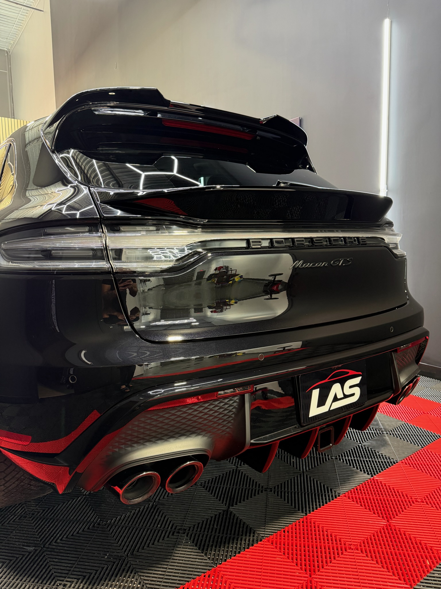 Revêtement céramique — réalisation Leclat Auto Salon à Gatineau