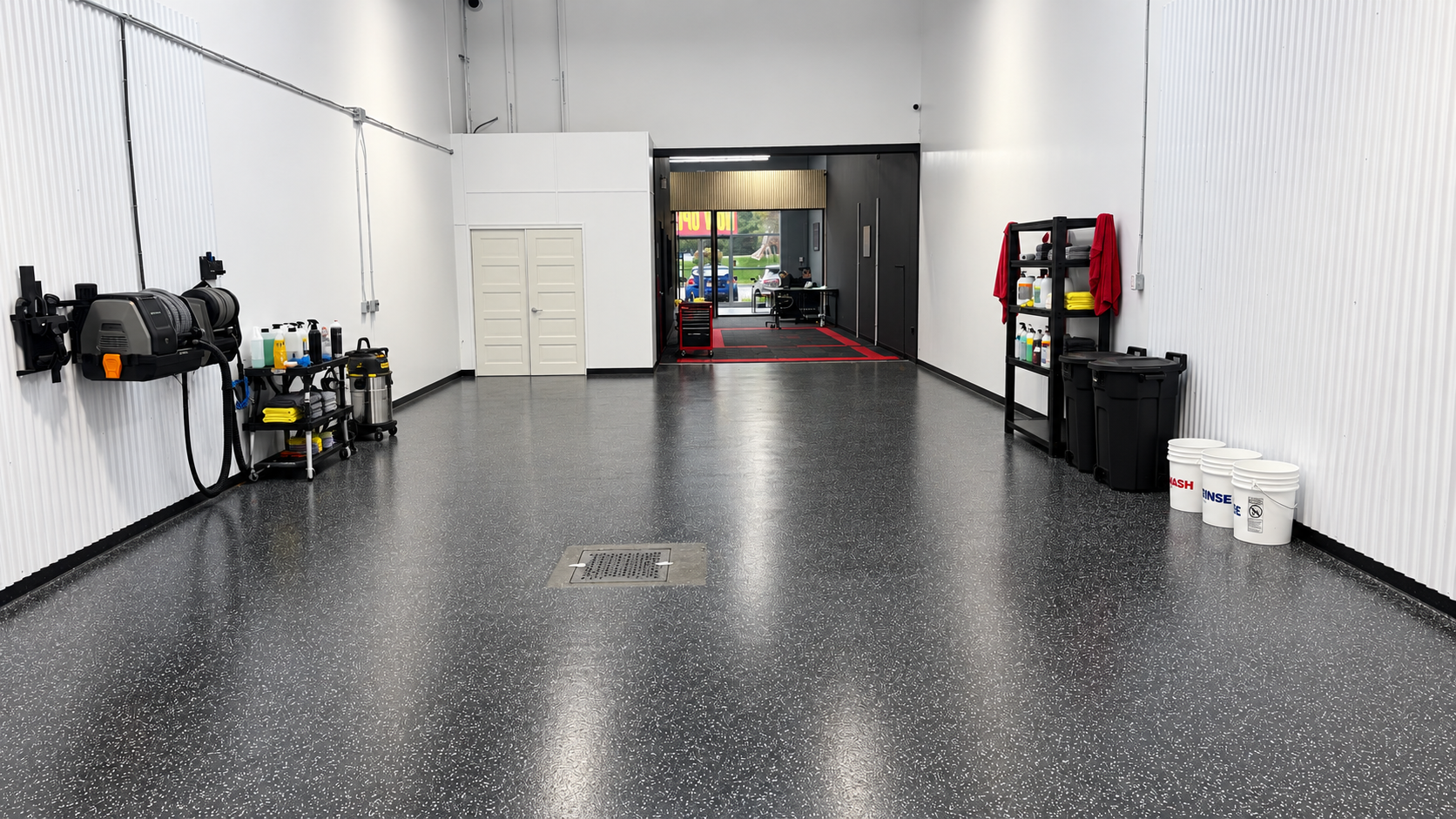 The real Leclat Auto Salon workshop in Gatineau